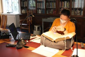 Examining a manuscript with Dino Lite